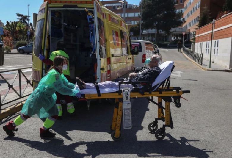 España reportó 838 nuevas muertes por coronavirus, su peor balance diario, y ya son 6.528 las víctimas fatales
