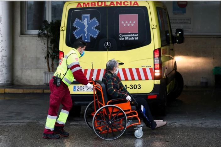 España: En 24 horas murieron 950 personas por coronavirus