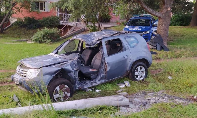 Villa del Dique: murió un médico tras impactar su automóvil con un poste de cemento 