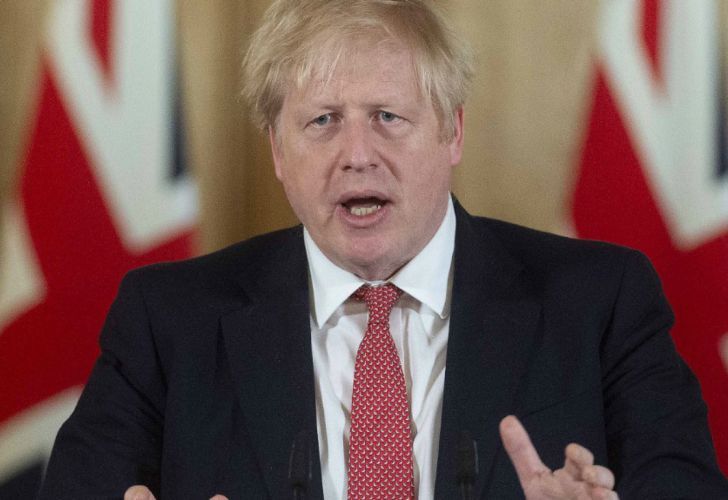 Boris Johnson, en terapia intensiva pero sin respirador, delega el mando en el canciller británico