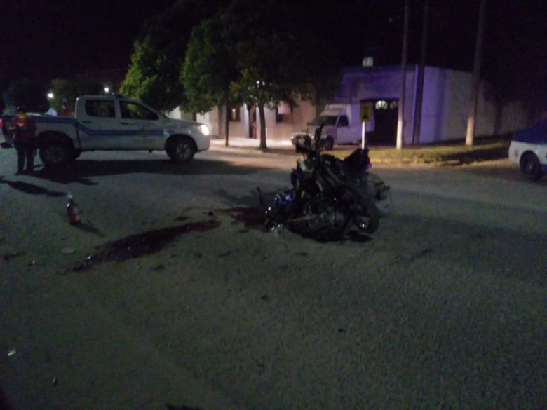 Dos muertos y una adolescente grave en un choque de motos