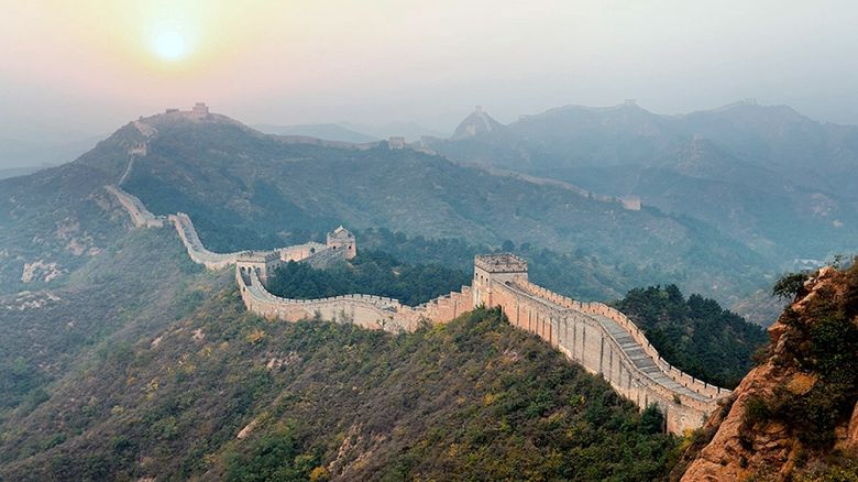 China flexibiliza restricciones en Hubei y reabre la Muralla y la Ciudad Prohibida