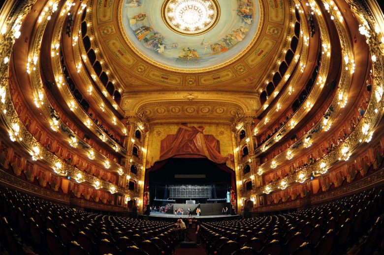 El Teatro Colón confecciona elementos para profesionales de la salud
