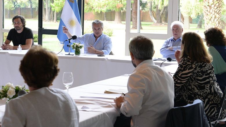 Alberto Fernández analizó con el Comité de Expertos el futuro de la cuarentena