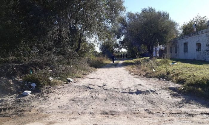 Investigan una muerte dudosa en barrio Alberdi: el cuerpo se encontró en un baldío