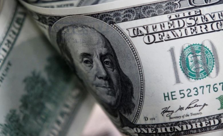 "El dólar sube por la incertidumbre de la deuda y la falta de un plan económico"