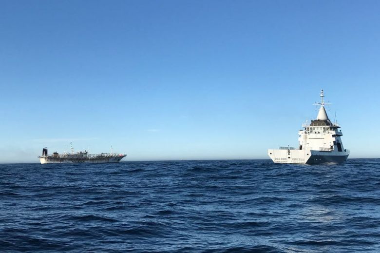 La Argentina logró detener al barco chino que se había fugado