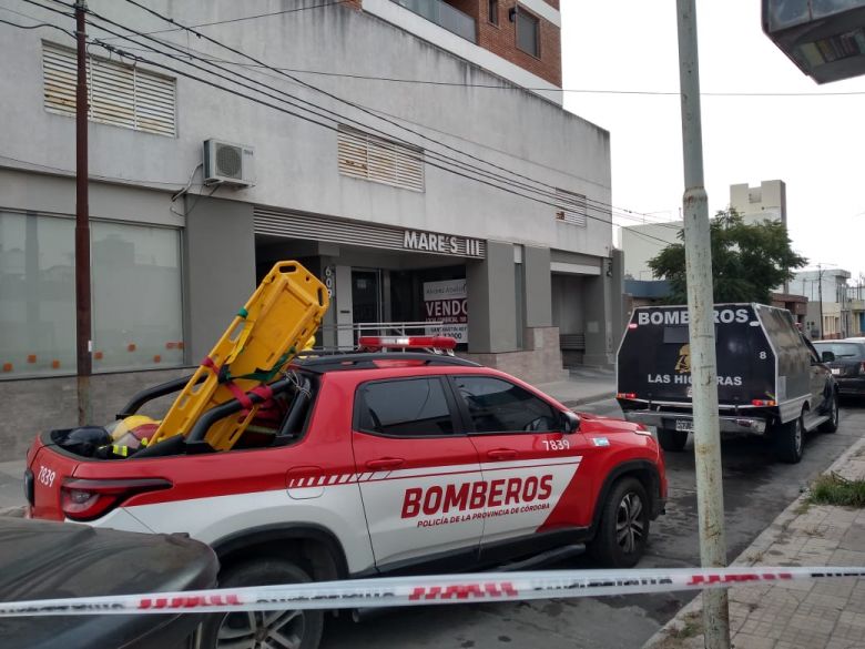 Una joven de 23 años falleció en el macro centro de la ciudad y su edificio entra en cuarentena