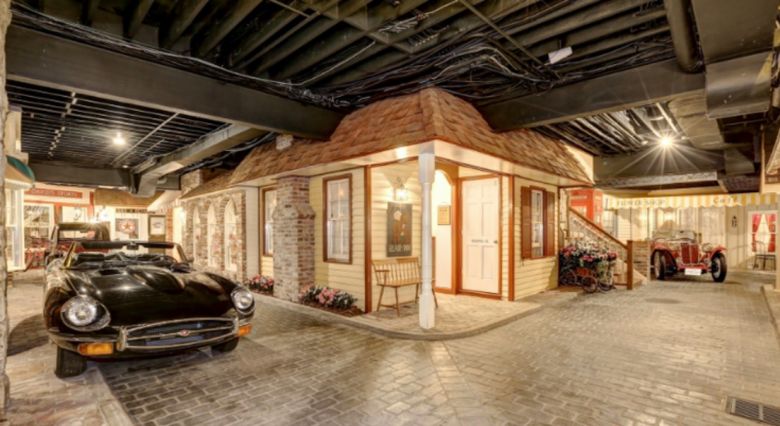 EE.UU.: ponen en venta una lujosa mansión que esconde un pueblo en su sótano