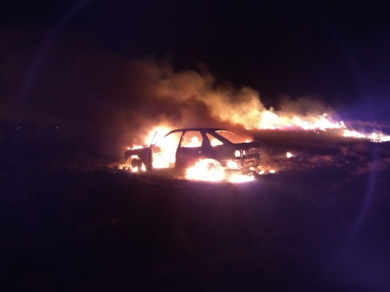 Se incendió un vehículo en la ruta provincial E-90