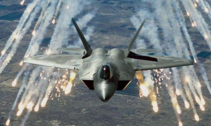 Cómo es el nuevo F-22 Raptor, la “bestia” de la aviación estadounidense que está “lista para la guerra”