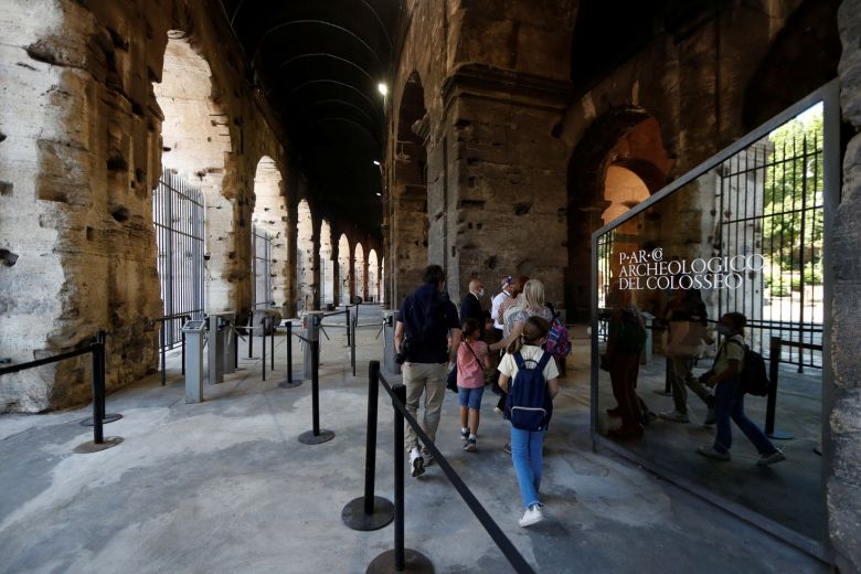 En fotos: después de casi 3 meses, los turistas volvieron al Coliseo romano