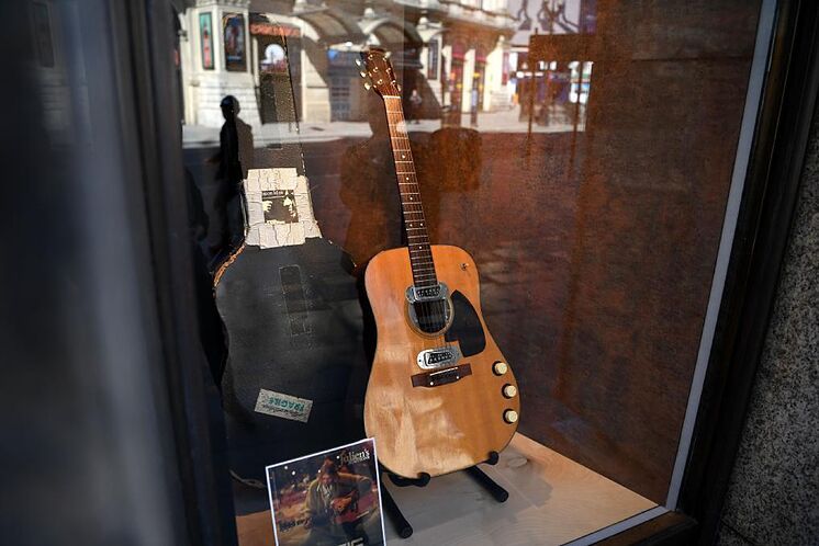 Vendida por 6 millones de dólares la guitarra que Kurt Cobain tocó en 'MTV Unplugged'