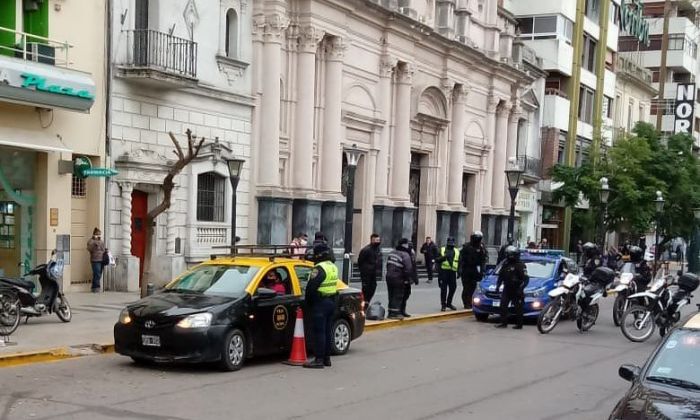 Detectaron un taxi de Buenos Aires sin permiso para entrar a la ciudad
