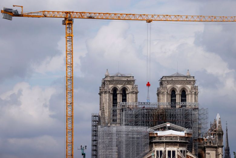 Notre Dame se reconstruirá de forma idéntica a antes del incendio