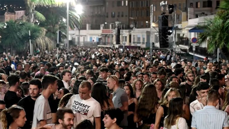 Polémica en Francia por el masivo concierto de un DJ en Niza sin medidas preventivas