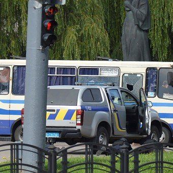Un hombre con explosivos secuestró un autobús con 20 pasajeros en Ucrania