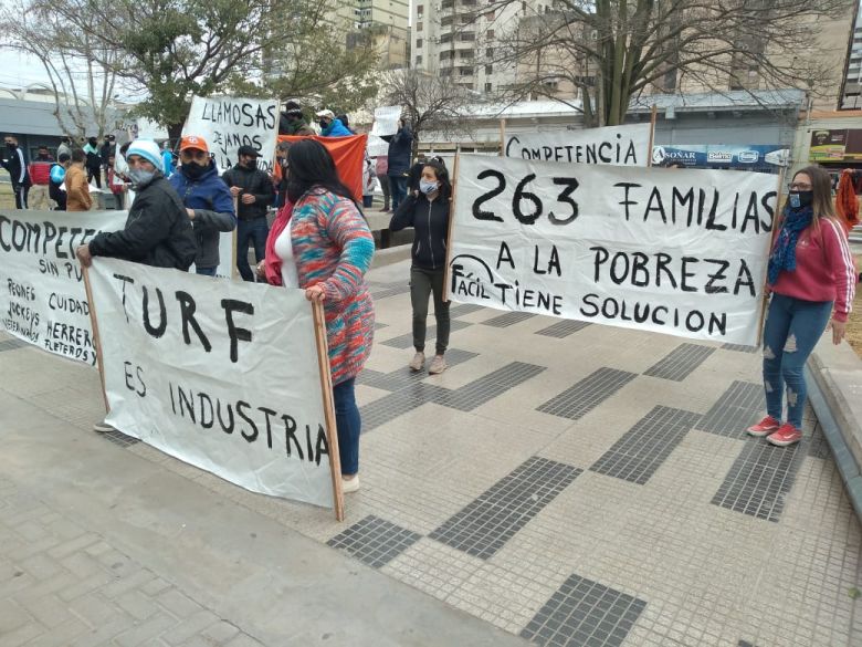 Trabajadores del Turf se movilizaron para pedir por la reapertura