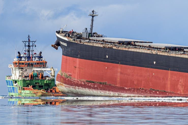 Un derrame de petrolero pone en emergencia a la paradisíaca isla Mauricio
