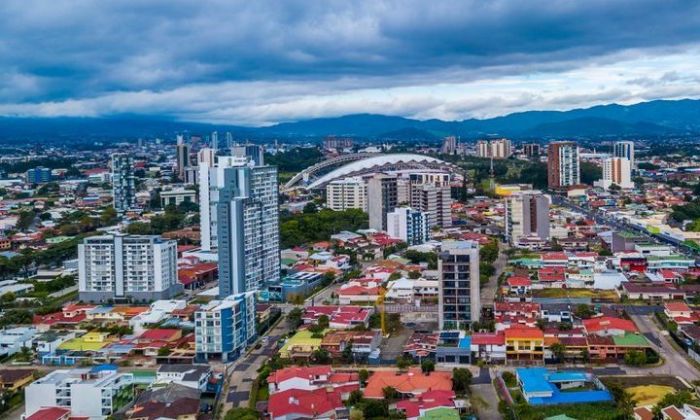 Por qué cada vez más latinoamericanos eligen mudarse a Costa Rica