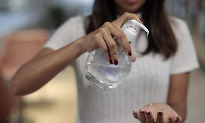 La UNRC entregó 1.100 litros de alcohol sanitizante en instituciones de la ciudad