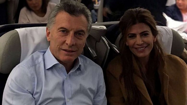 Macri llega a Argentina, después de más de un mes en Francia y Suiza
