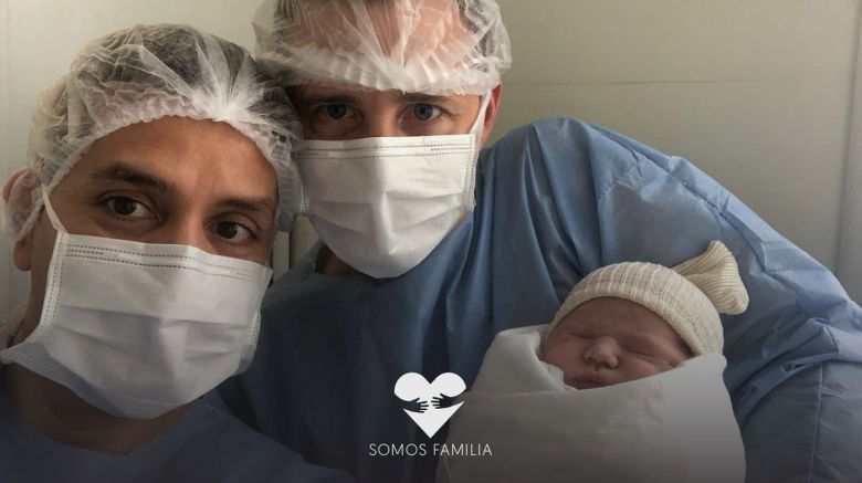 Viajaron a Colombia para convertirse en padres y en medio de la pandemia, lograron que la gestante viniera para que la bebé naciera en la Argentina