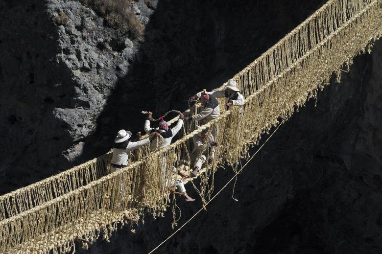 El último puente inca se esconde en los Andes de Perú