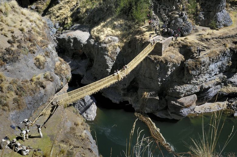 El último puente inca se esconde en los Andes de Perú