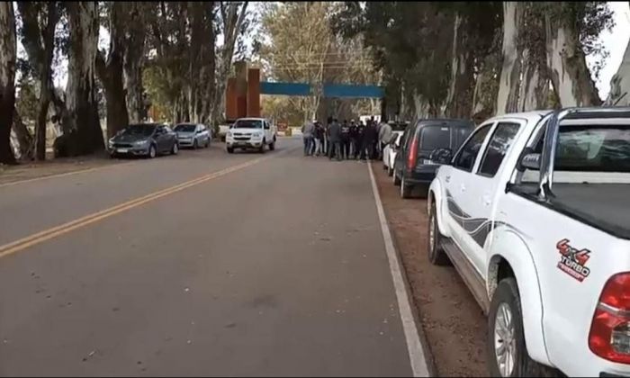 Vecinos de Huinca Renancó y Realicó se unieron en el límite de Córdoba y La Pampa por las restricciones para transitar