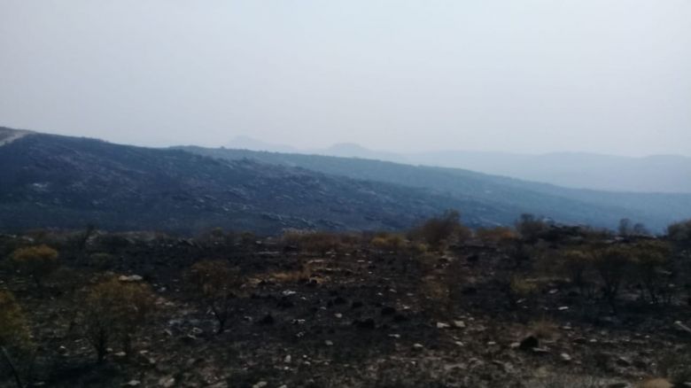 Cobertura especial desde Achiras donde el fuego se acercó a la población