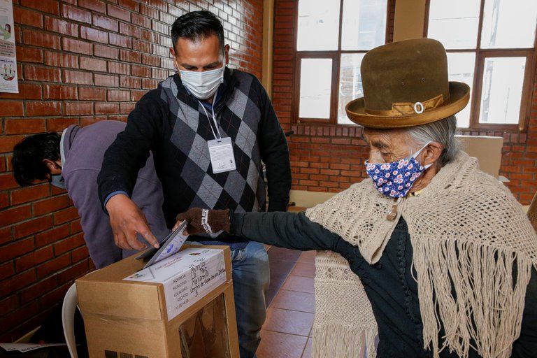 Elecciones en Bolivia: tras la suspensión del conteo rápido, el resultado podría demorar varios días