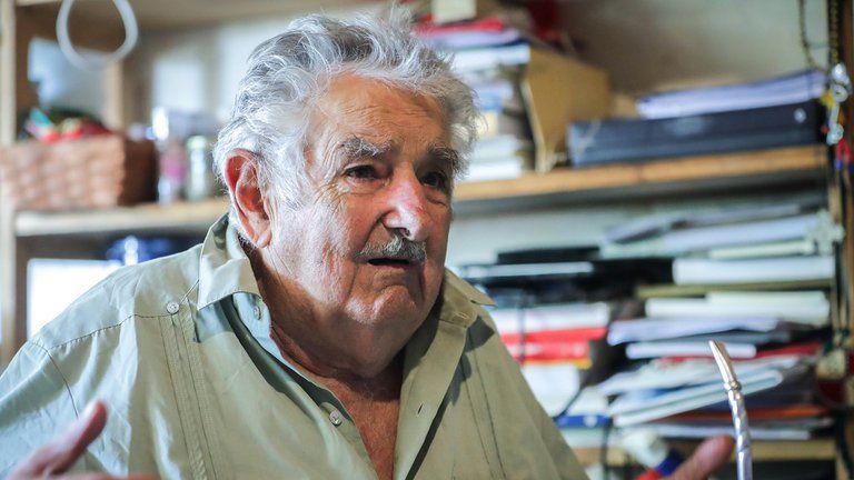 El ex presidente uruguayo José Mujica renunció al Senado y se retira de la política activa