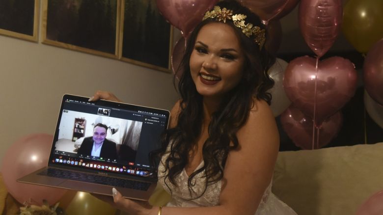 Ella en Rosario y él en EE.UU. dieron el sí en la primera boda virtual binacional por la pandemia