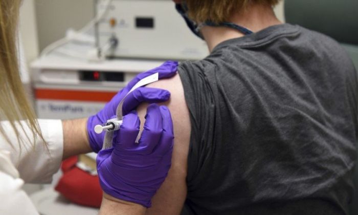 La Provincia espera colocar dosis a 2.700.000 personas cuando llegue la vacuna