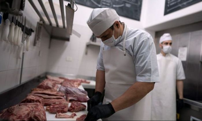 El Gobierno busca garantizar "cortes de carne populares a buenos precios" para las fiestas