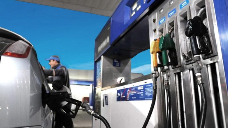 Desde el lunes YPF subió los precios de los combustibles 2,5% 