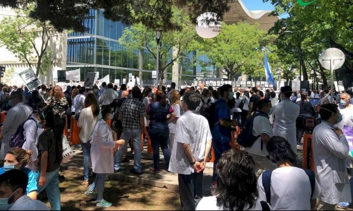 En medio de una protesta, murió el jefe de Obstetricia del Hospital Ramos Mejía