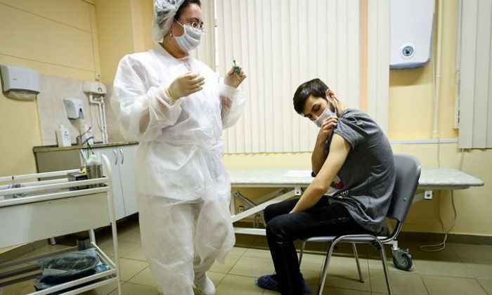 Rusia comenzó a vacunar contra el coronavirus