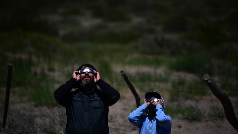 El eclipse solar brindó un espectáculo único en la Argentina y en Chile