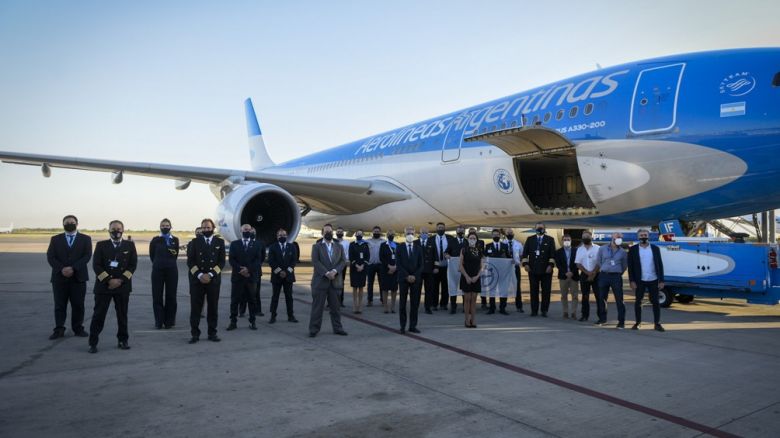 El avión de Aerolíneas Argentinas que traerá las primeras vacunas aterrizó en Moscú