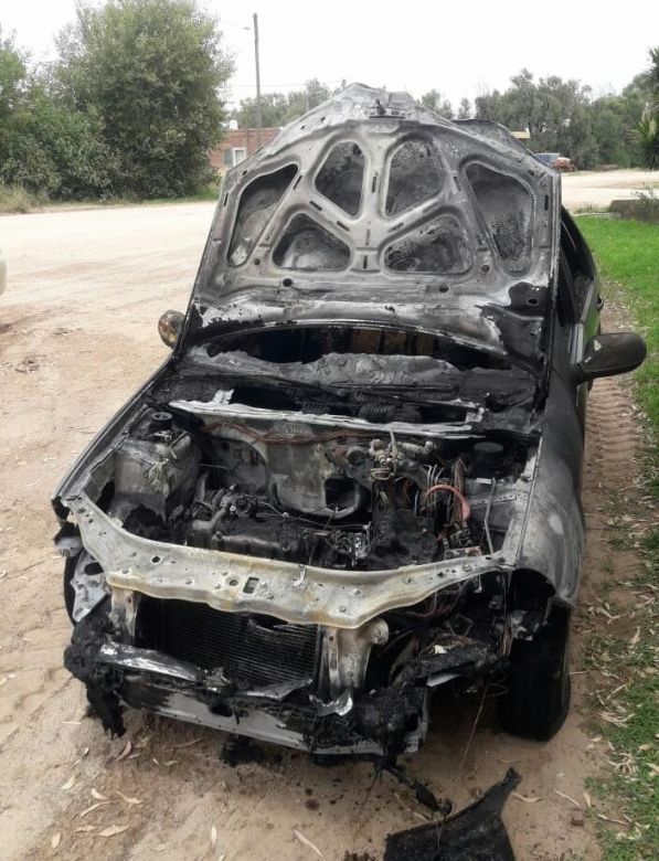 Se incendió un vehículo en Las Acequias
