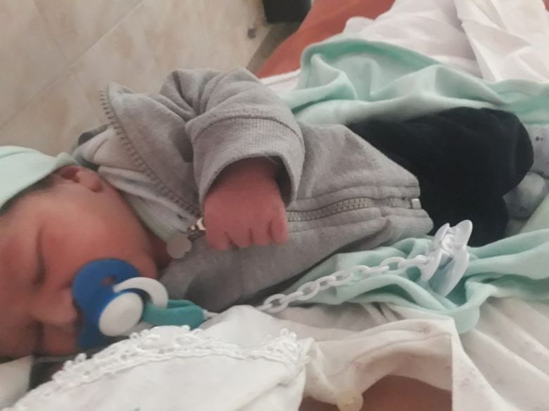 Abraham Chalon Bendahan Levy nació tres horas después de comienzo de año en la Maternidad Kowalk