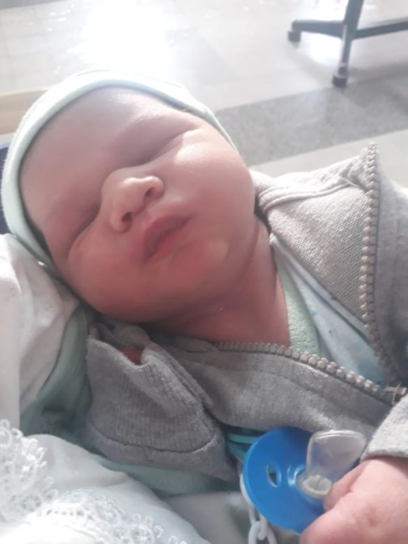 Abraham Chalon Bendahan Levy nació tres horas después de comienzo de año en la Maternidad Kowalk