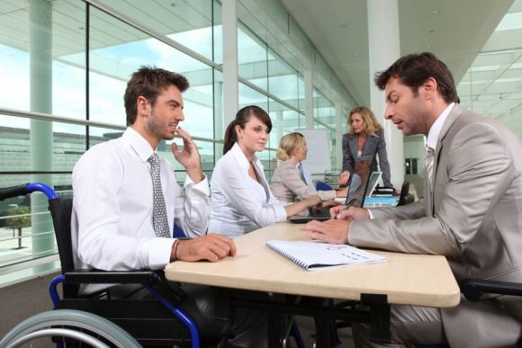 Se capacitará a la administración pública para mejorar la atención de personas con discapacidad