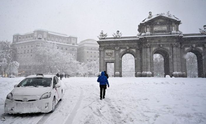 Al menos tres personas murieron por una tormenta de nieve en España