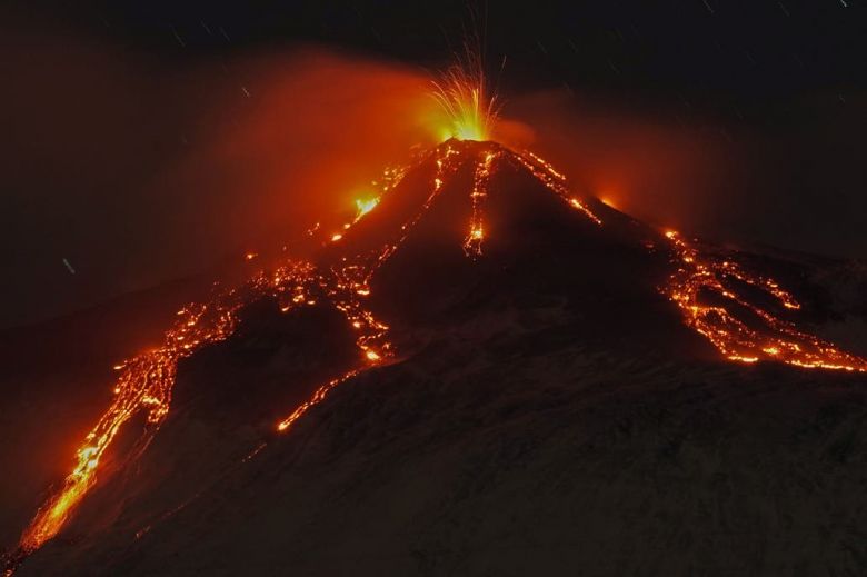 Italia: la espectacular erupción del volcán Etna
