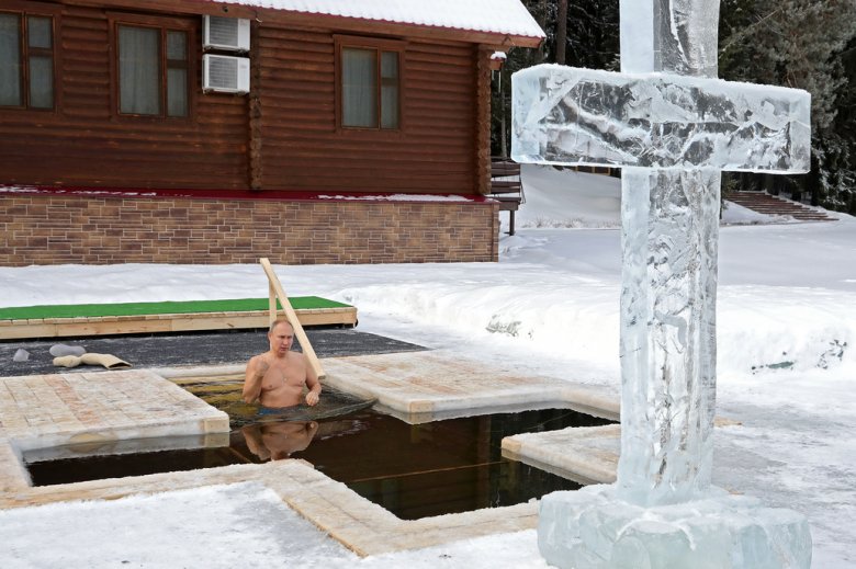 Rusia: el baño en agua helada de Putin para una celebración