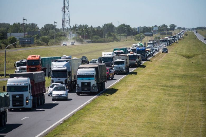 Continúa el reclamo de transportistas de todo el país por los altos costos logísticos