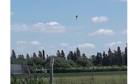 Video: el desesperante momento en el que el paracaídas no se abre